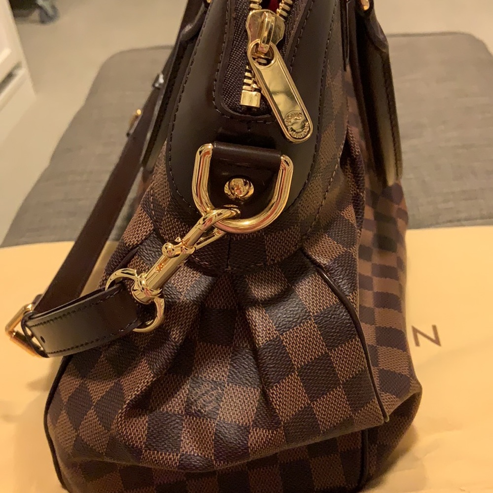 Louis Vuitton - Picture 10 of 11